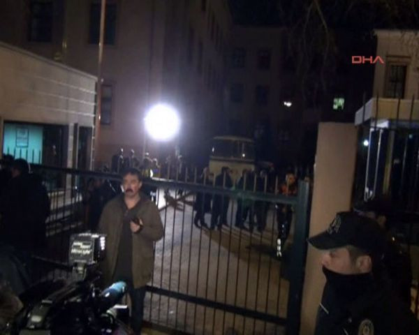 Adalet Bakanlığı önünde patlama - Resim: 4