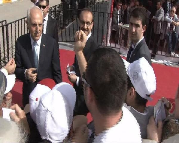 Kağıda sarılan bakanların peşine takıldı - Resim: 4