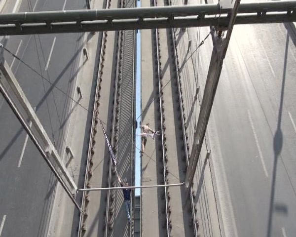 Galata köprüsüne tırmandı - Resim: 1