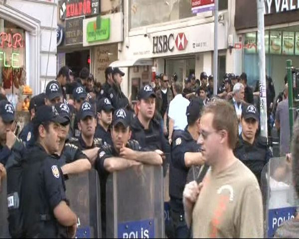 Taksim'de yeni bir müdahale daha - Resim: 3