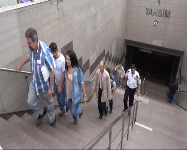 Taksim metrosuna giriş durduruldu! - Resim: 1