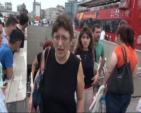 Taksim metrosuna giriş durduruldu! - Resim: 2