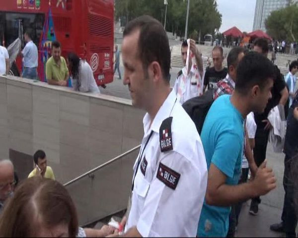 Taksim metrosuna giriş durduruldu! - Resim: 3