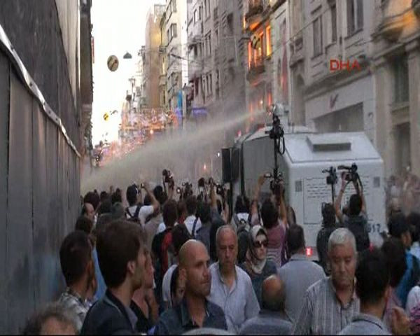 Taksim yine karıştı - Resim: 1