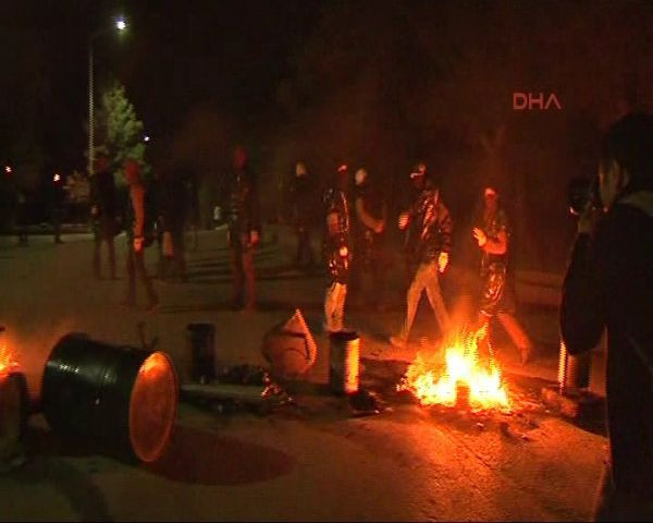 ODTÜ'de molotoflu YÖK protestosu - Resim: 2