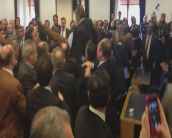 Zeyid Aslan'dan uçan tekme - Resim: 1