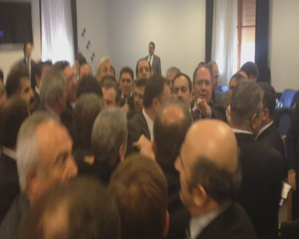 Zeyid Aslan'dan uçan tekme - Resim: 2