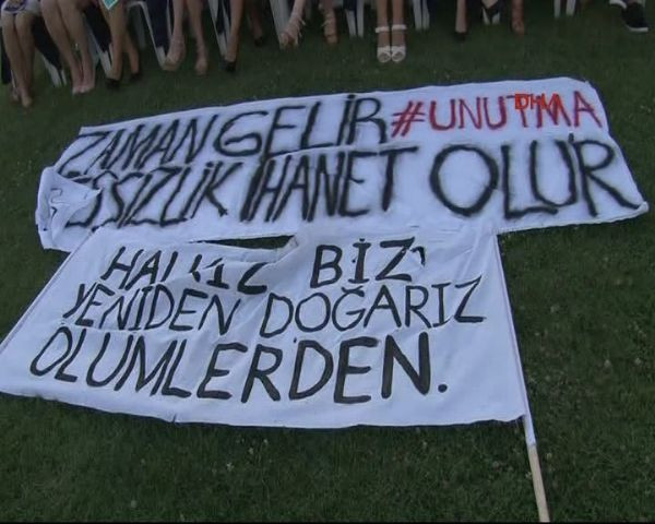 Mezuniyet törenine pankartlar damga vurdu - Resim: 3