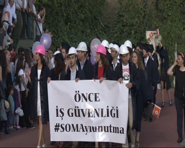 Mezuniyet törenine pankartlar damga vurdu - Resim: 4