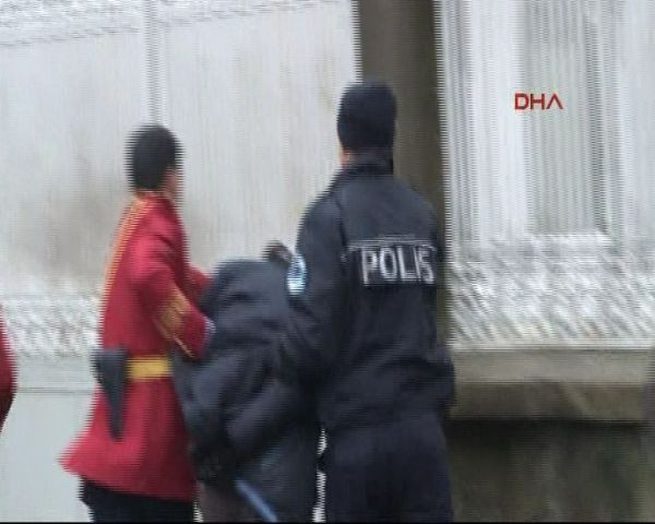 Dolmabahçe'de bomba alarmı! - Resim: 3