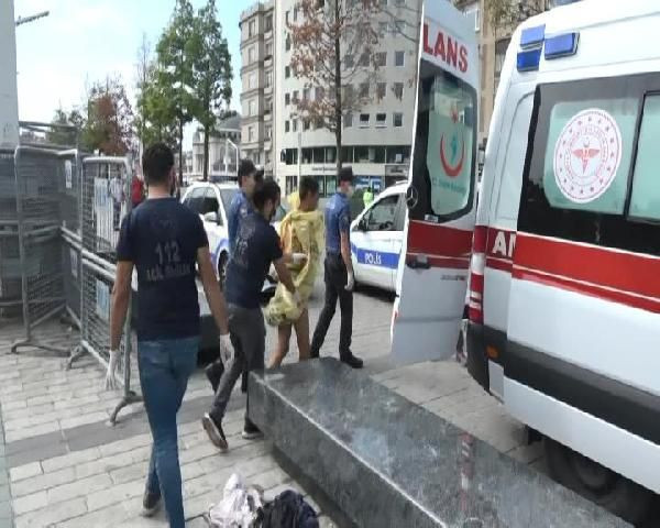 Görenler şaşkına döndü! Taksim'de çıplak kadın şoku - Resim: 1