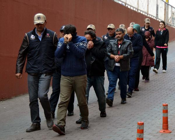 Hem FETÖ'cü hem terbiyesiz bu hareketi yaptı - Resim: 2