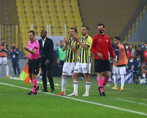 Fenerbahçe'de kulübe krizi! İki yıldız isyan bayrağı açtı - Resim: 0