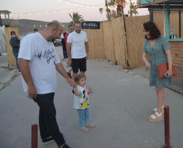 Ezgi Mola yüzüğü taktı ama evlilik açıklamasıyla herkesi şaşkına çevirdi - Resim: 3