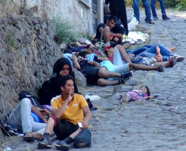 Suriyeli mültecilerin yürek burkan görüntüleri - Resim: 4