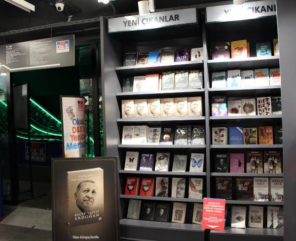 Cumhurbaşkanı Erdoğan'ın 'Daha Adil Bir Dünya Mümkün' kitabı raflarda yerini aldı - Resim: 0