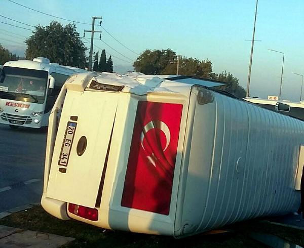 Servis minibüsü devrildi: 7 yaralı - Resim: 3