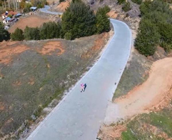 İlk kez drone gören köylü kadın tabana kuvvet kaçtı işte o kayıt - Resim: 1