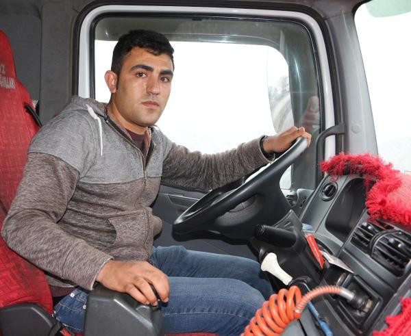 Cumhurbaşkanı Erdoğan'a sarılan adam kim çıktı? Zaafiyet mi var? - Resim: 3