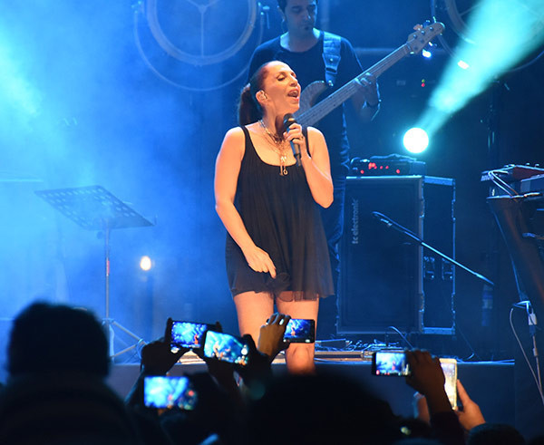 Sertab Erener'den cesur kıyafet! Nefes kesti adeta - Resim: 1