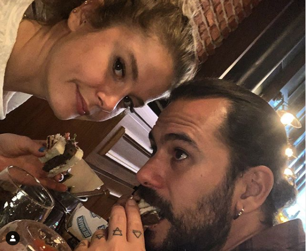 Kuzgun dizisinin yıldızı Burcu Biricik'ten eşi Emre Yetkin için romantik kutlama - Resim: 2