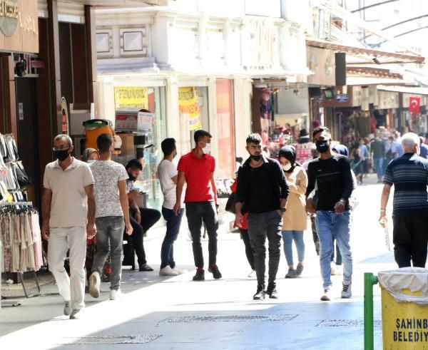 Vaka sayısı artan Gaziantep'te sosyal mesafe ve maske yine unutuldu - Resim: 2