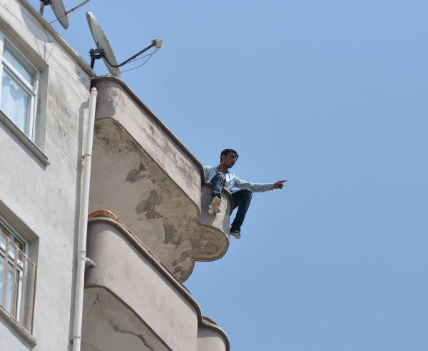 Bunu da yaptılar! İntihar girişimini canlı yayınladılar... - Resim: 1