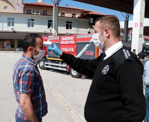 Burdur'da pazar önünde 1 kilometre kuyruk! İşte olması gereken görüntü bu - Resim: 2