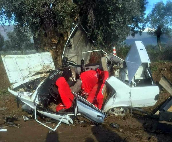 İzmir'de buzlu yolda felaket: Aynı işte çalışan 5 gençten 2'si öldü 3'ü ağır yaralandı - Resim: 0