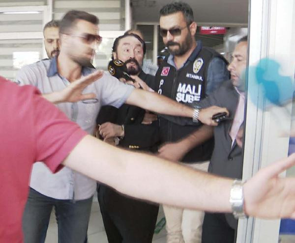 Adnan Oktar'ın yanından kaçtı itiraf etti! Grup sekse gözleriyle şahit olmuş - Resim: 1