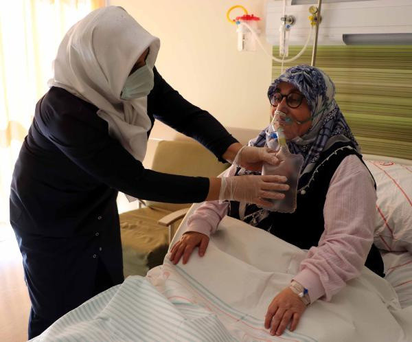 Covid-19 tedavisi devam ederken vatandaşları uyarmıştı! Neşe hemşire hayatını kaybetti - Resim: 0