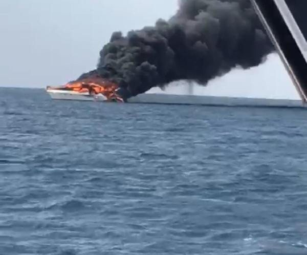 Denizde yat alev aldı, baba ve oğlu ölümden döndü - Resim: 1