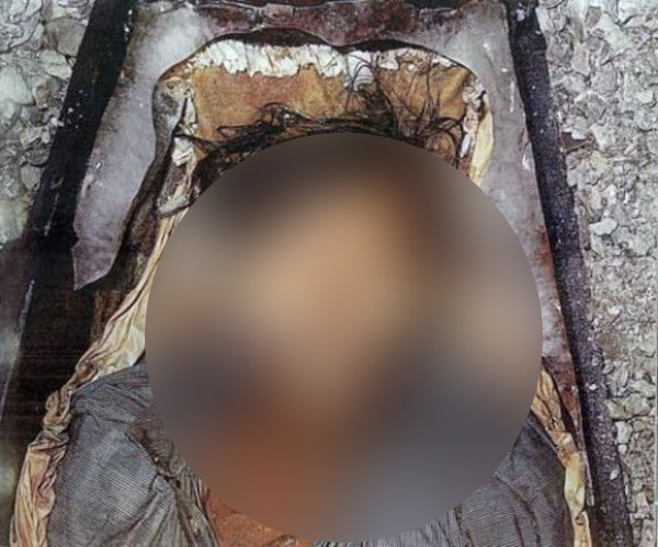 Babasının cesedini 10 yıl boyunca evinde sakladı - Resim: 4