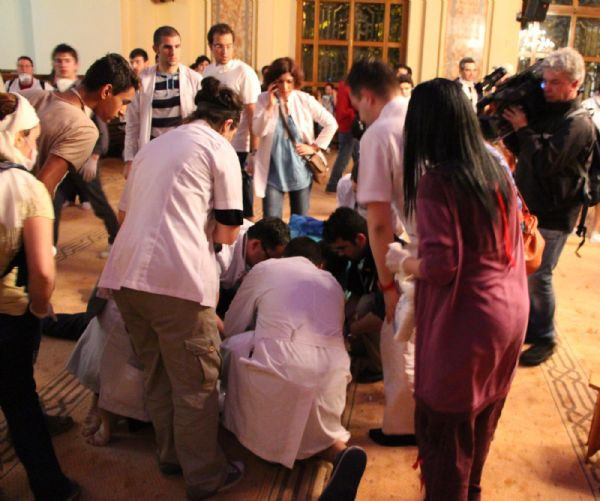 Camiyi revire çevirdiler - Resim: 4