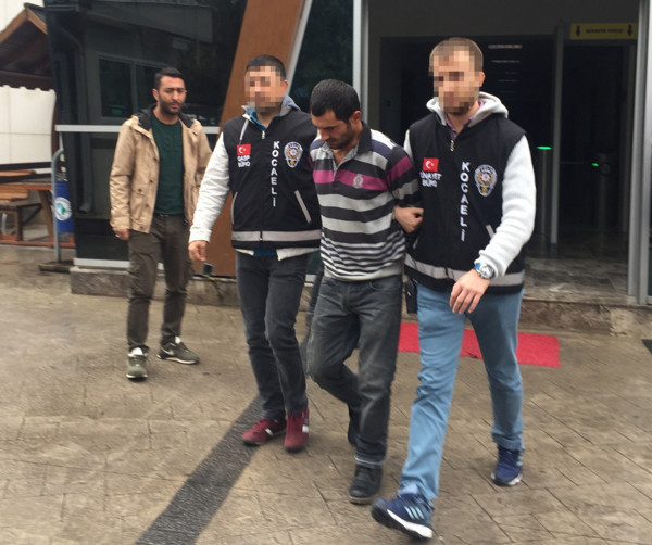 Kocaeli'de üvey annesinin boğazını kesti! Savunması pes dedirtti - Resim: 0