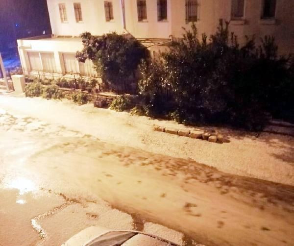 Bodrum'u sağanak ve dolu vurdu! Görüntülere bakın ev ve iş yerlerini su bastı - Resim: 4