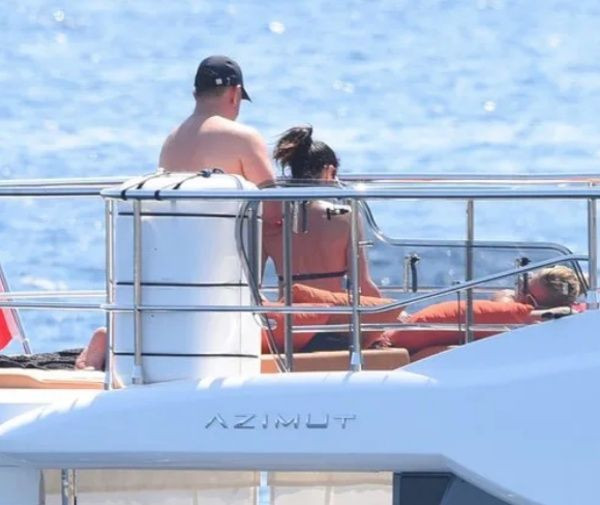 Defne Samyeli ve Cem Yılmaz Bodrum'a demir attı! Sahnede beraber şarkı söylediler - Resim: 4