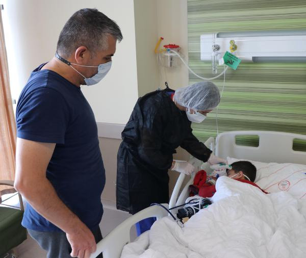 Kırşehir'de koronavirüse yakalanan 5 yaşındaki Emir bir haftadır tedavi görüyor - Resim: 0
