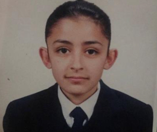 Melek Mosso yine yaptı yapacağını! Makas aldı, sahnenin ortasında saçlarını kesmeye başladı: Sebebini öğrenenler şok oldu - Resim: 5