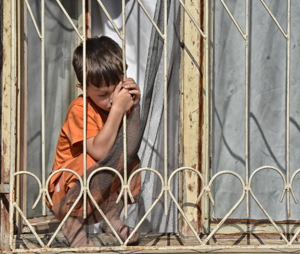 Bunu yapan annesi! Çocuk kurtulmak için sinekliği yırttı - Resim: 1