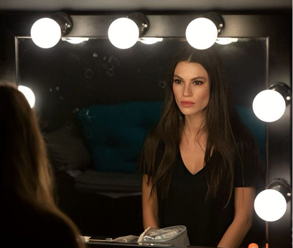 Hüsnü Çoban'ın Zeliş'i Yüsra Geyik mini elbiseli pozuyla sosyal medyayı salladı - Resim: 4