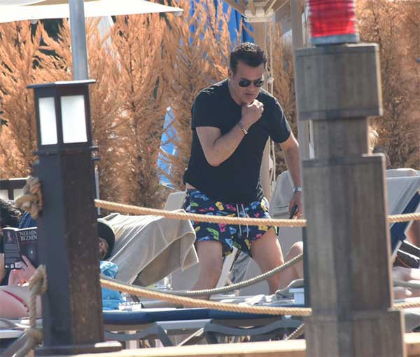 Hakan Peker Arzu Peker çifti soluğu Bodrum'da aldı - Resim: 1