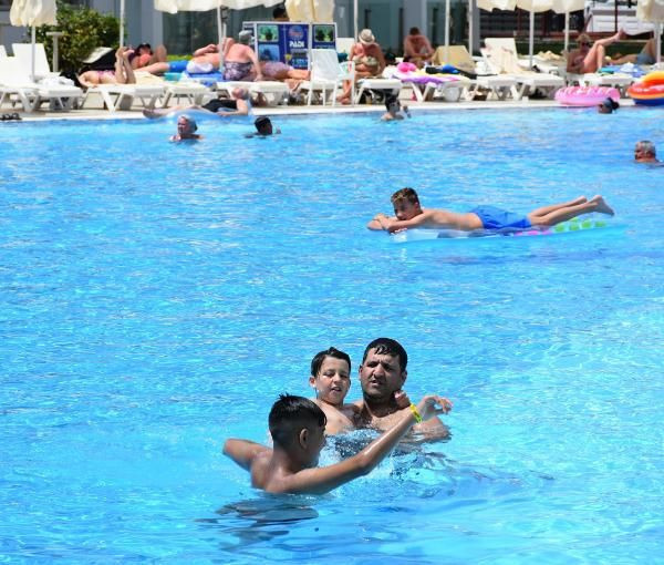 Afrika sıcakları sokakları boşalttı, plajları doldurdu - Resim: 4