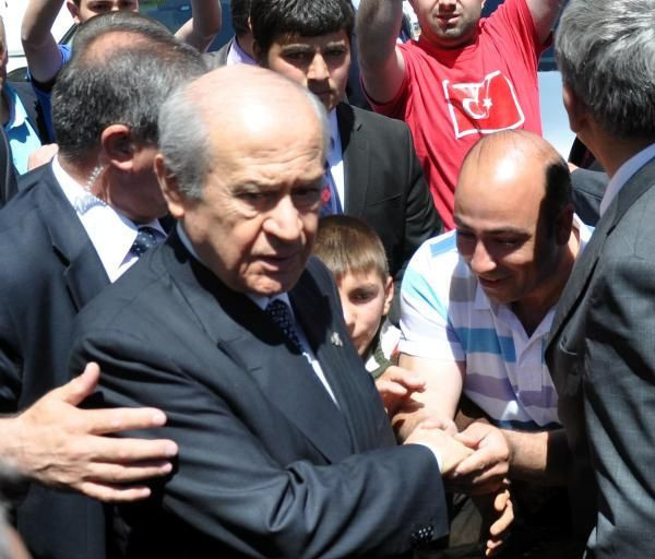 Bahçeli'yi atlı dadaş kızlar karşıladı - Resim: 3