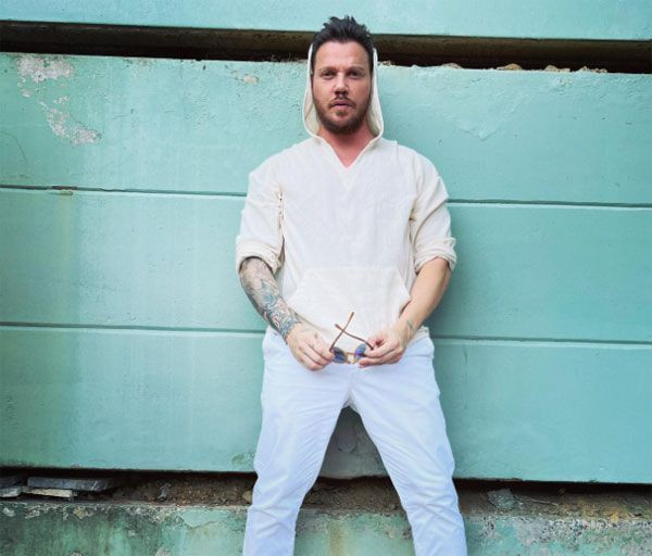 Sinan Akçıl konserde "Enerjim kalmadı" dediğine pişman oldu! Bakın sahneye ne fırlattılar! - Resim: 4