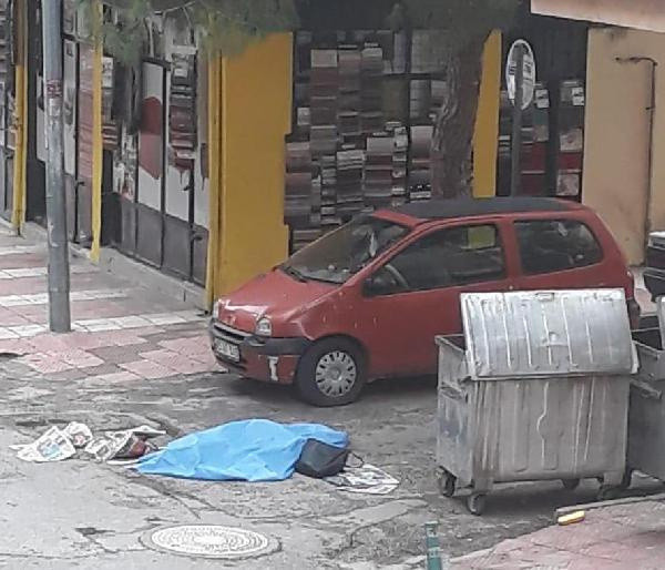 Manisa'da 'beni aldattı' deyip kız arkadaşını sokakta öldürdü - Resim: 1