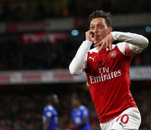 Mesut Özil annesine söz verdiği için Fenerbahçe'ye gidecek - Resim: 1