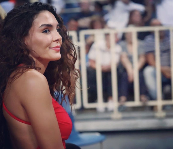 Basket maçını bıraktılar onu izlediler! Ebru Şahin Yunanistan'da güzelliğiyle fırtına estirdi - Resim: 1