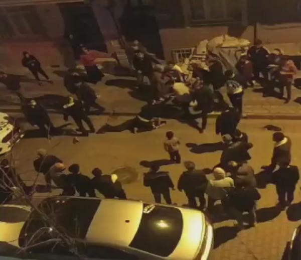İstanbul'da ceviz kırma kavgası kanlı bitti! Ortalık savaş alanına döndü - Resim: 1