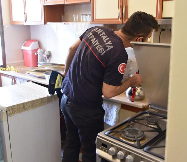 Antalya'da yemek yapmaya mutfağa gitti! Hayatının şokunu yaşadı - Resim: 0